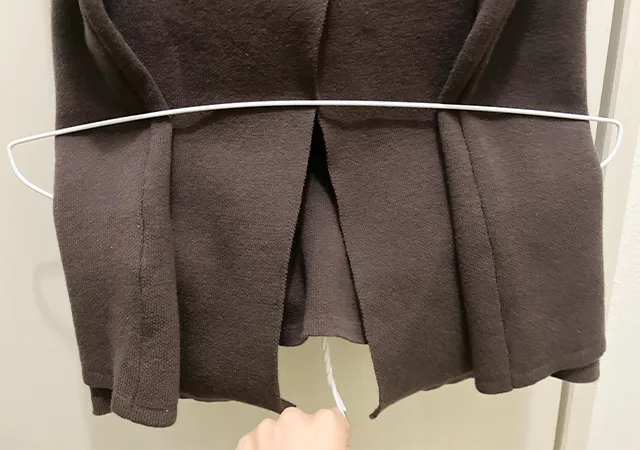 服とハンガー（撮影：grapeライフハック編集部）