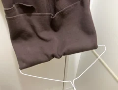 服とハンガー（撮影：grapeライフハック編集部）