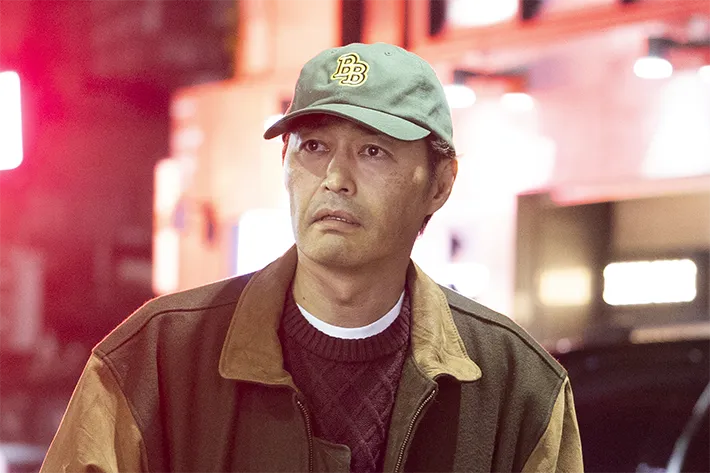 『夫に間違いありません』に出演する安田 顕さんが写る場面写真