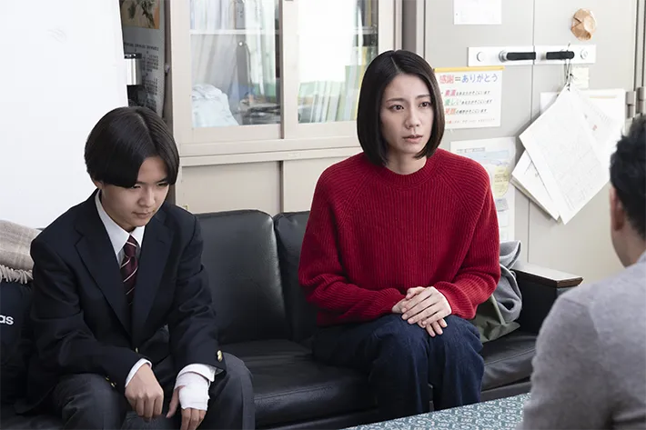 『夫に間違いありません』に出演する松下奈緒さんが写る場面写真