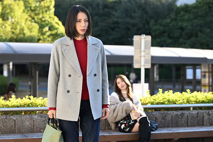 『夫に間違いありません』に出演する松下奈緒さんが写る場面写真