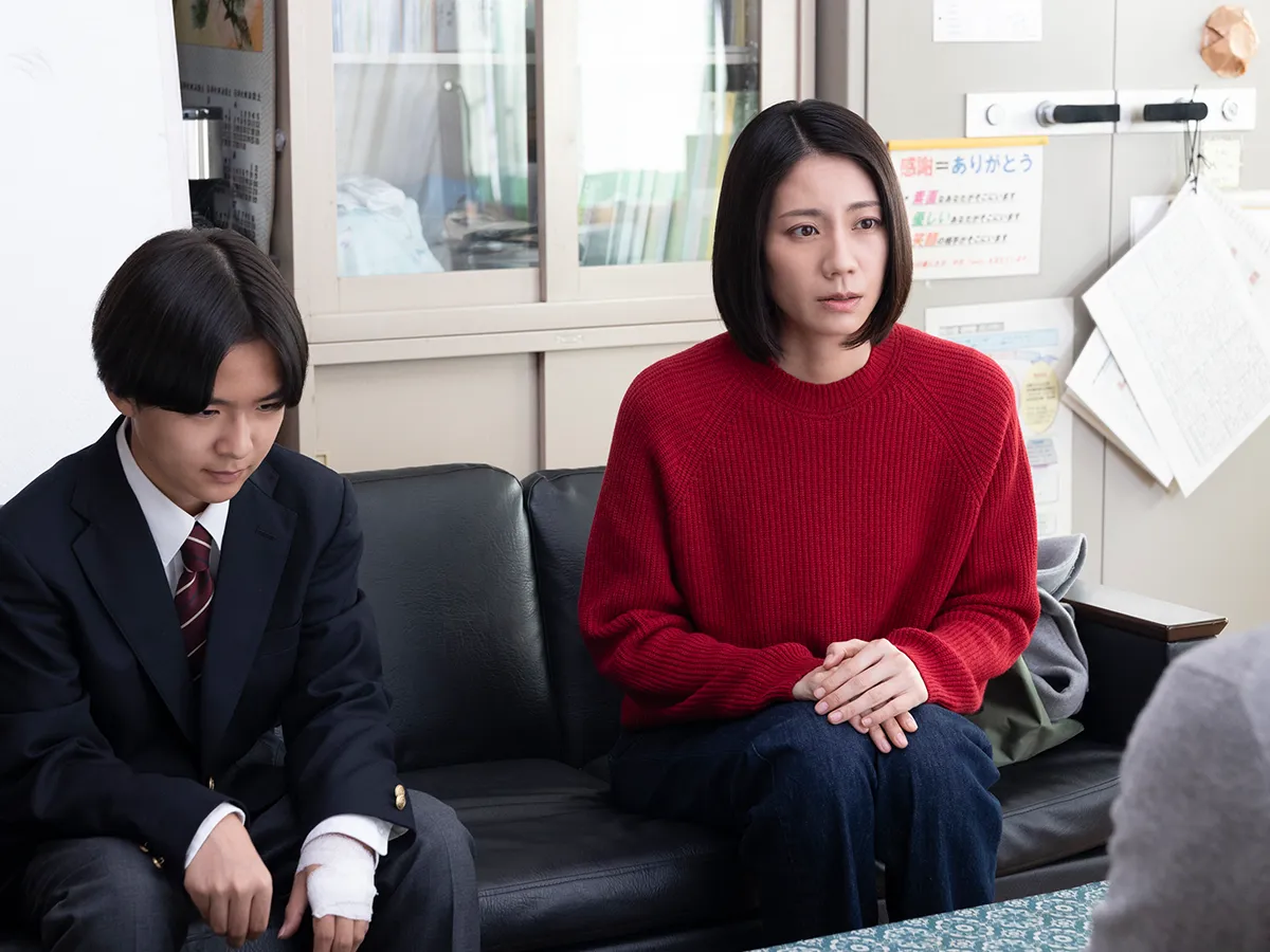 『夫に間違いありません』に出演する松下奈緒さんが写る場面写真