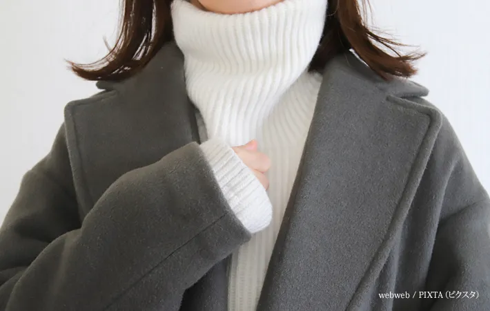 『コートを着た女性』の写真