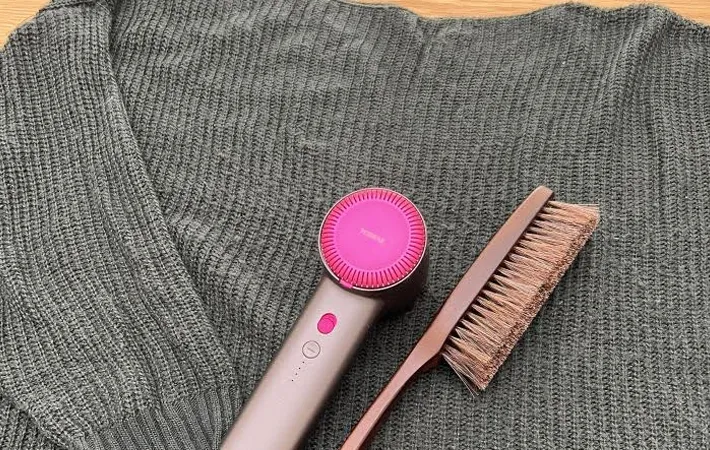 『ニットとブラシ』の写真（撮影：Heulie）