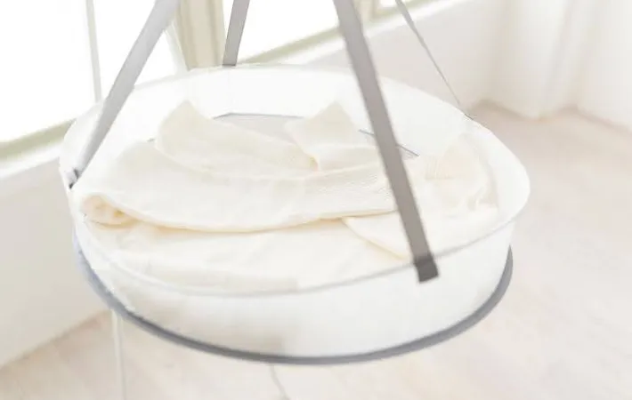 『平干しネットに干したニット』の写真（撮影：Heulie）