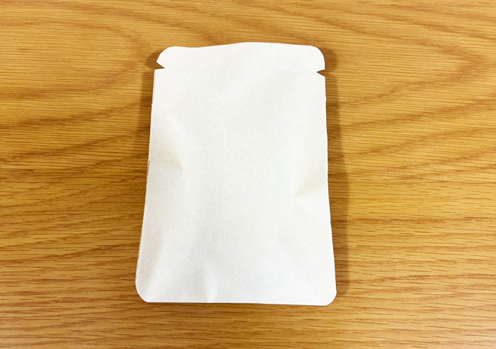 茶封筒で作るラッピング（撮影：grapeライフハック編集部）