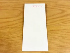 茶封筒で作るラッピング(撮影:grapeライフハック編集部)