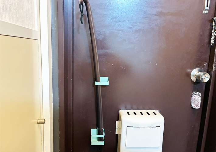 マグネット式傘立ての活用法写真（撮影：grapeライフハック編集部）