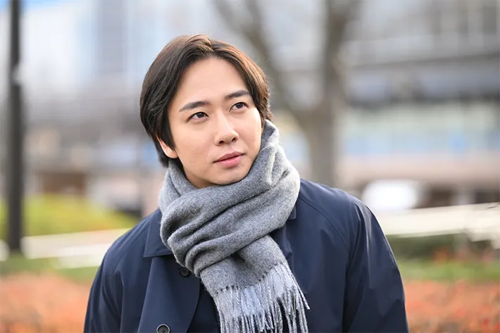 『夫に間違いありません』に出演する中村海人さんが写る場面写真