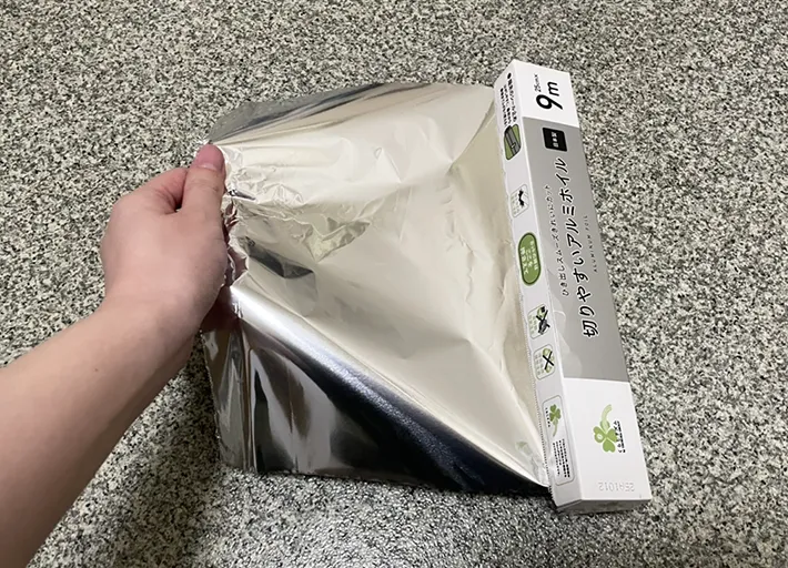 アルミホイルの写真（撮影：grapeライフハック編集部）