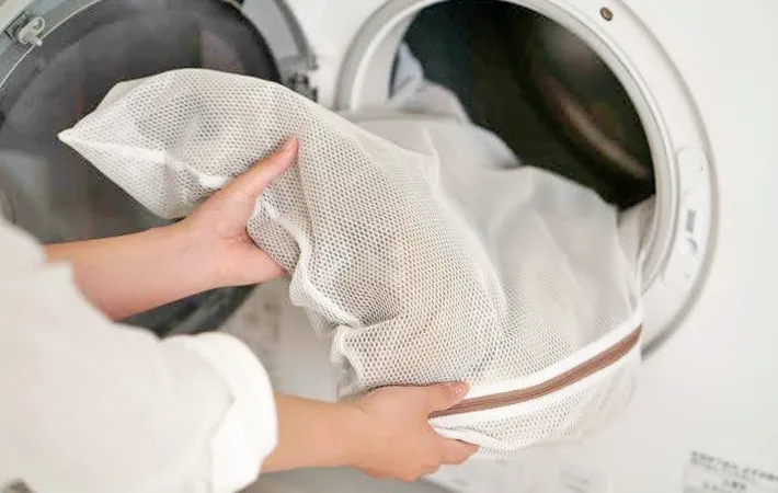 『ネットに入れたダウンジャケット』の写真（撮影：Heulie）