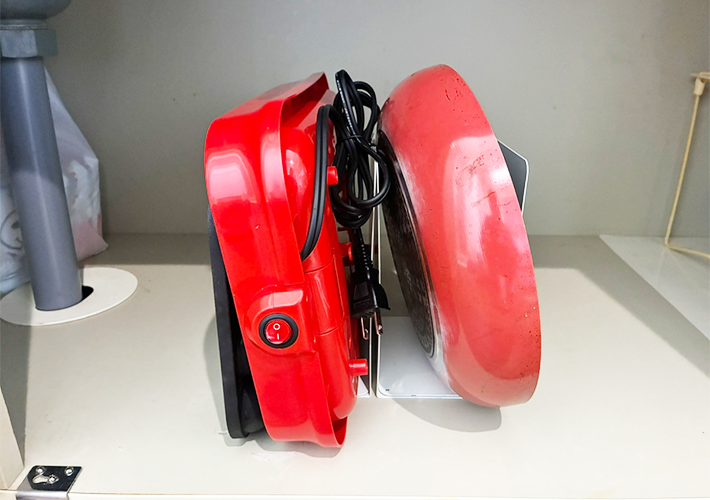 ブックエンドをキッチンで使う手順（撮影：grapeライフハック編集部）