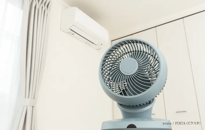 『エアコンとサーキュレーター』の写真