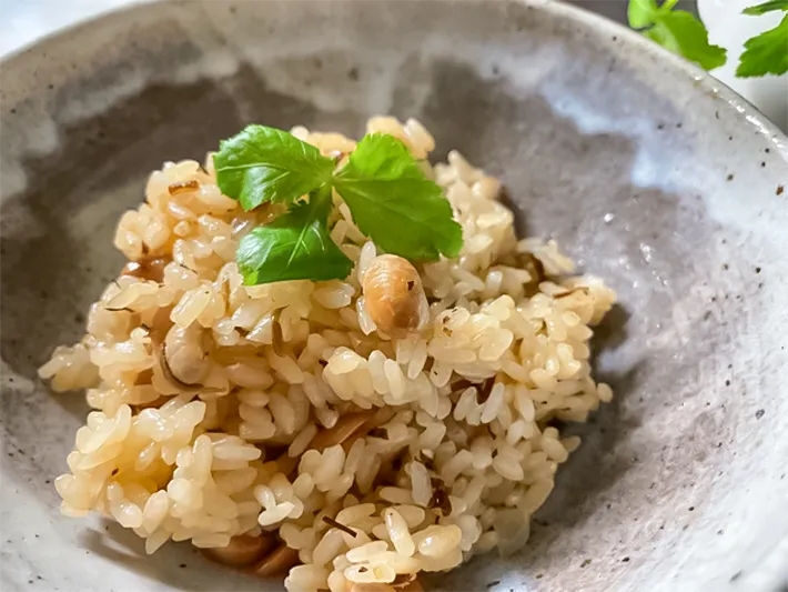 『煎った大豆を使った豆ごはん』の写真