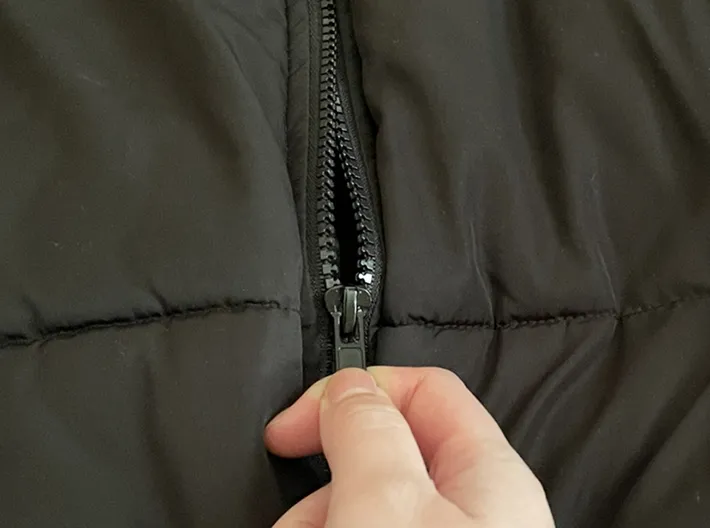 ファスナーの写真（撮影：grapeライフハック編集部）