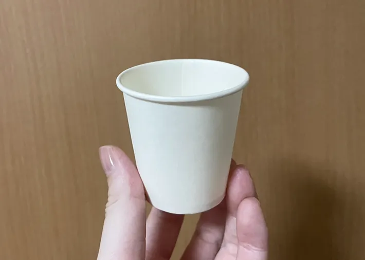 紙コップの写真（撮影：grapeライフハック編集部）