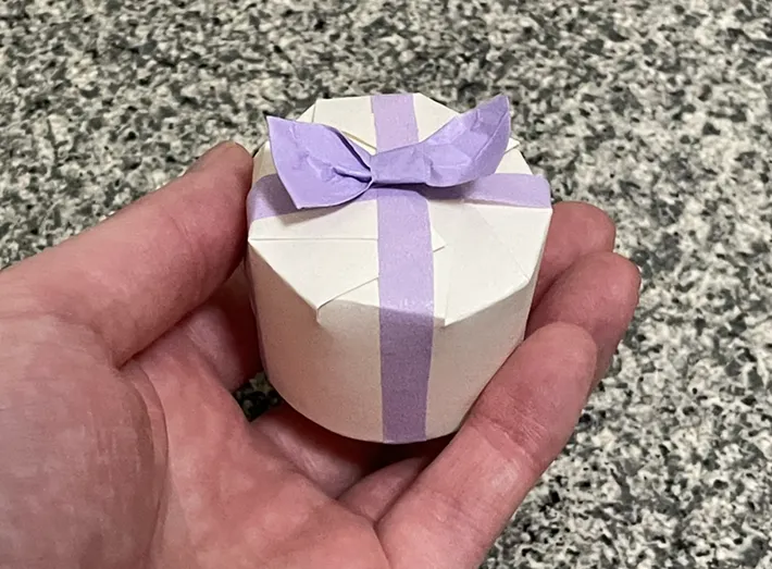 プレゼントボックスの写真（撮影：grapeライフハック編集部）