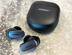 「部屋にいるのに大ホールで聴いてる感じ！」「人の声も換気扇の騒音も消えた」　『BOSE』の断トツ機能イヤホンが大評判！