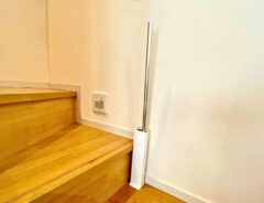 「これまで見て見ぬふりしてた…」　『激落ちくん』のお掃除グッズで階段掃除が圧倒的にラクになった！