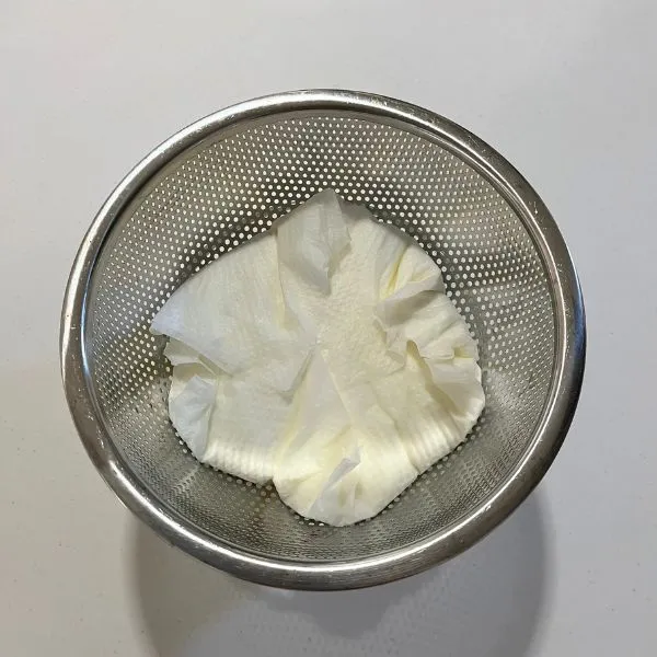 キッチンペーパーの四隅を折り込んだ写真（撮影：grape編集部）