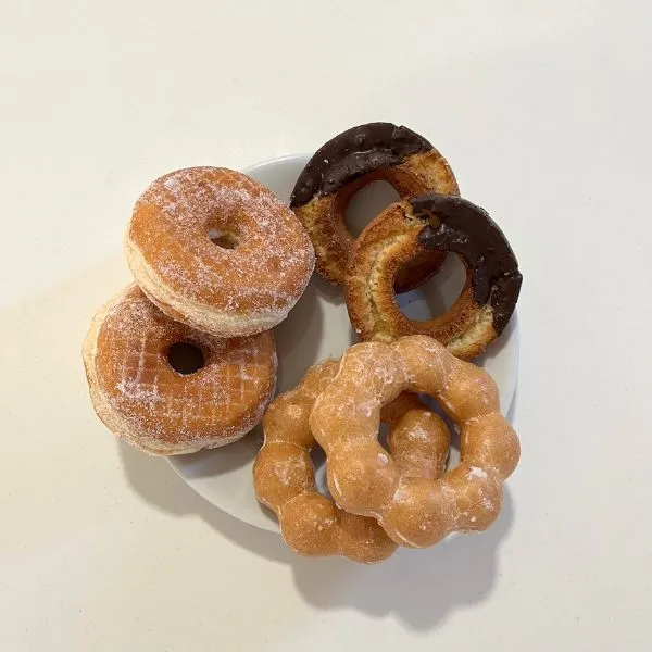 さまざまな種類のドーナツ（撮影：grape編集部）