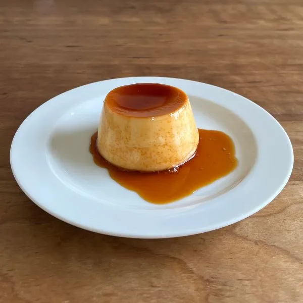 皿に開けたプリンの写真（撮影：grape編集部）