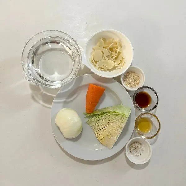 ワンタン風スープの材料の写真（撮影：grape編集部）