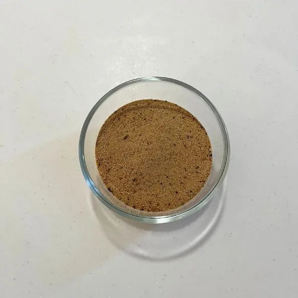 だしパックから取り出した粉末だしの写真（撮影：grape編集部）