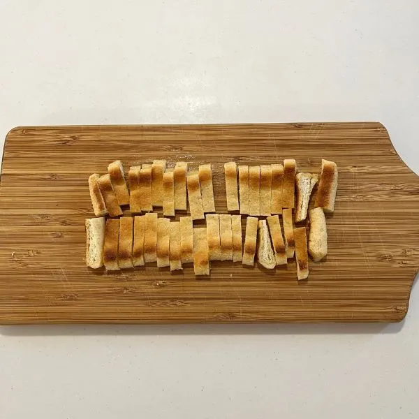 オーブントースターで焼いて細切りにした油揚げの写真（撮影：grape編集部）