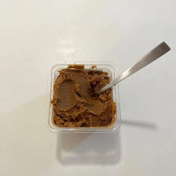 粉末だしとみそを混ぜ合わせた写真（撮影：grape編集部）