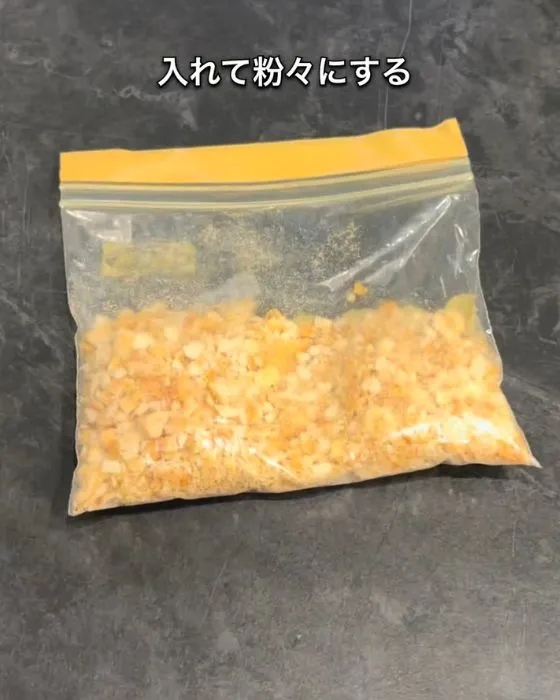 砕いたクラッカー