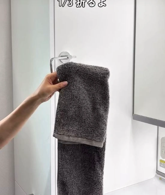 タオルを折る様子