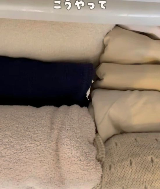 引き出しにしまったニット