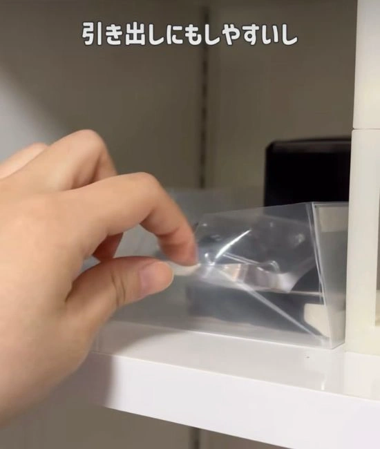 中身を出し入れする様子