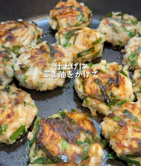 こんがり焼けたうどん餃子