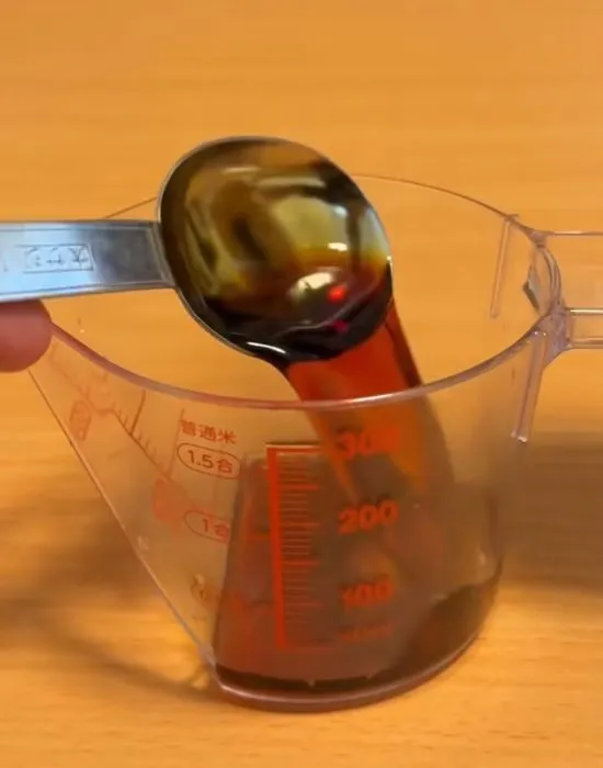 たれを作っている様子