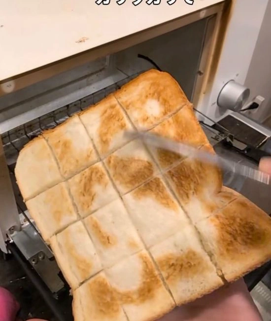 カリッとした食パンの表面