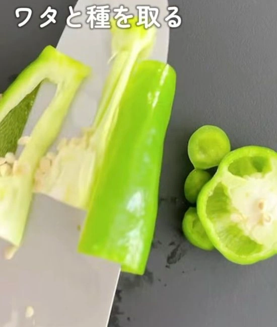 種とワタを取る様子