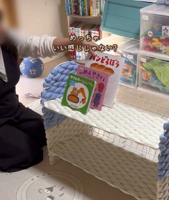 お気に入りの絵本を飾る様子