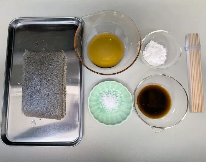 鶏皮風こんにゃく串の材料（撮影：grapeフード編集部）