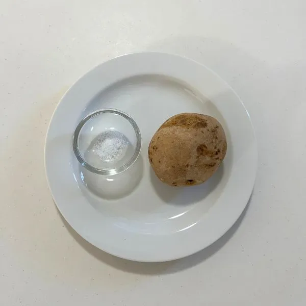 ノンオイルポテトチップスの材料（撮影：grapeフード編集部）