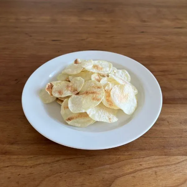 完成したノンオイルポテトチップス（撮影：grapeフード編集部）