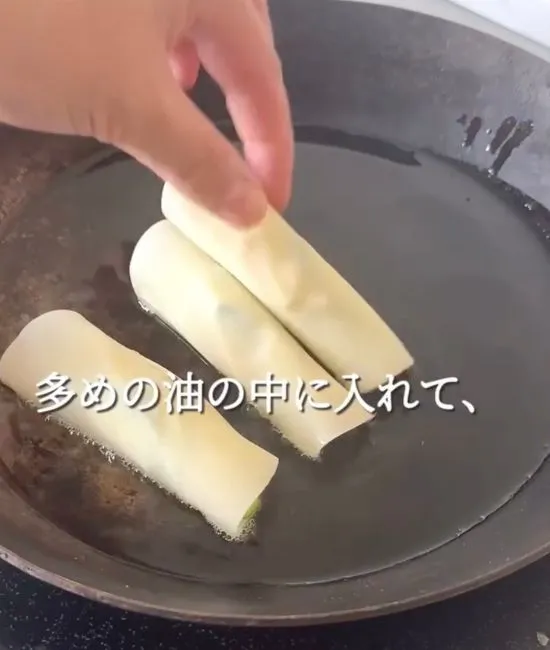 多めの油で焼く写真