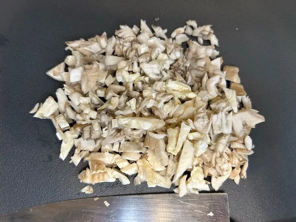 カットしたマイタケ