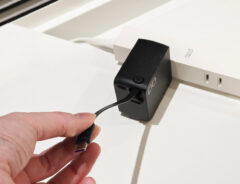 ケーブルが絡まるのってウザくない？　巻き尺みたいな充電器を使った結果…「こんなにストレスを感じないなんて！」