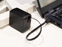 ケーブルが絡まない充電器が？　巻き尺みたいなケーブルに「ストレスを感じない！」