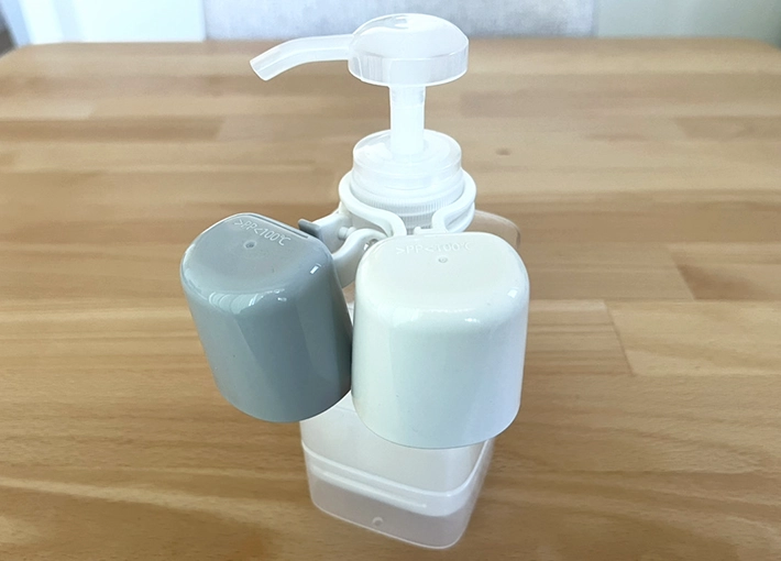 ボトルにかけた『マウスウォッシュコップ』の写真（撮影：grapeライフハック編集部）