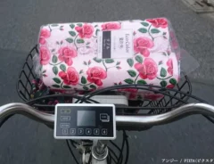 自転車の前かごの写真