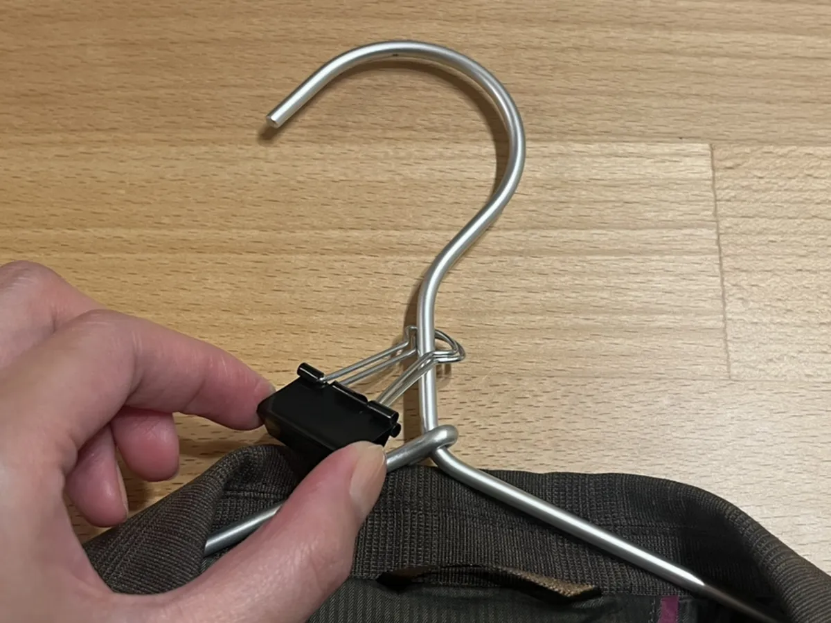 ハンガーとダブルクリップの写真(撮影:grapeライフハック編集部)