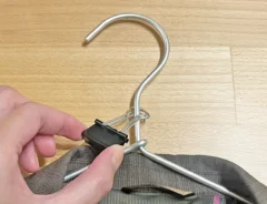 ハンガーとダブルクリップの写真(撮影:grapeライフハック編集部)